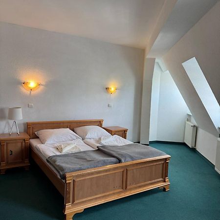 Motel Dom Turysty à Kostrzyn nad Odra Extérieur photo