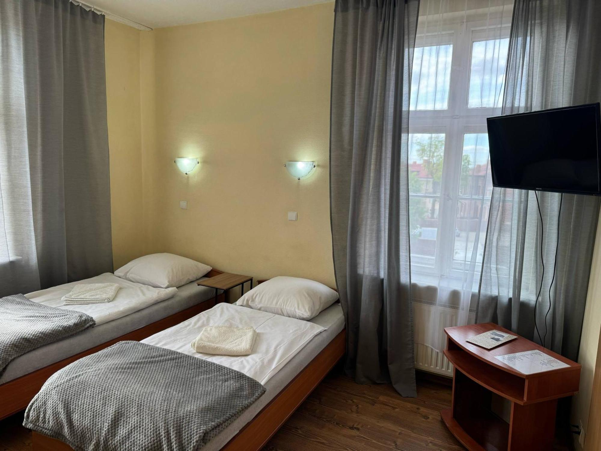 Motel Dom Turysty à Kostrzyn nad Odra Extérieur photo