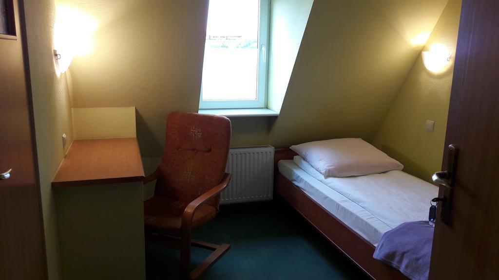 Motel Dom Turysty à Kostrzyn nad Odra Extérieur photo