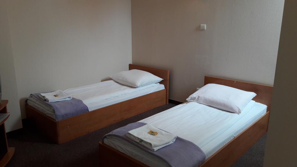 Motel Dom Turysty à Kostrzyn nad Odra Extérieur photo