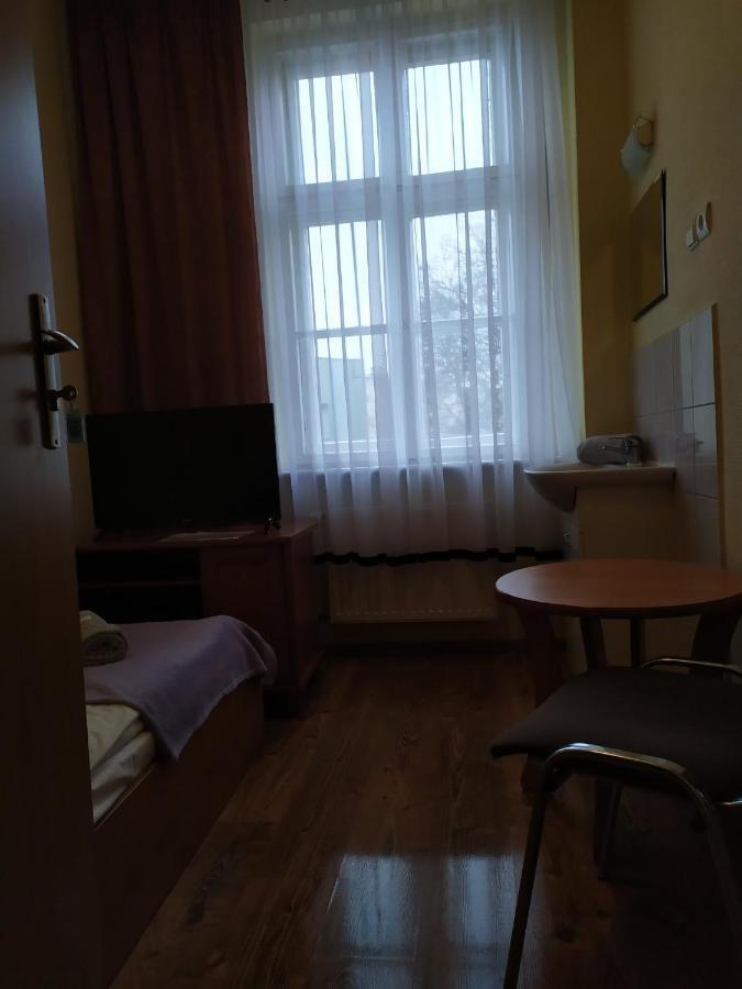 Motel Dom Turysty à Kostrzyn nad Odra Extérieur photo